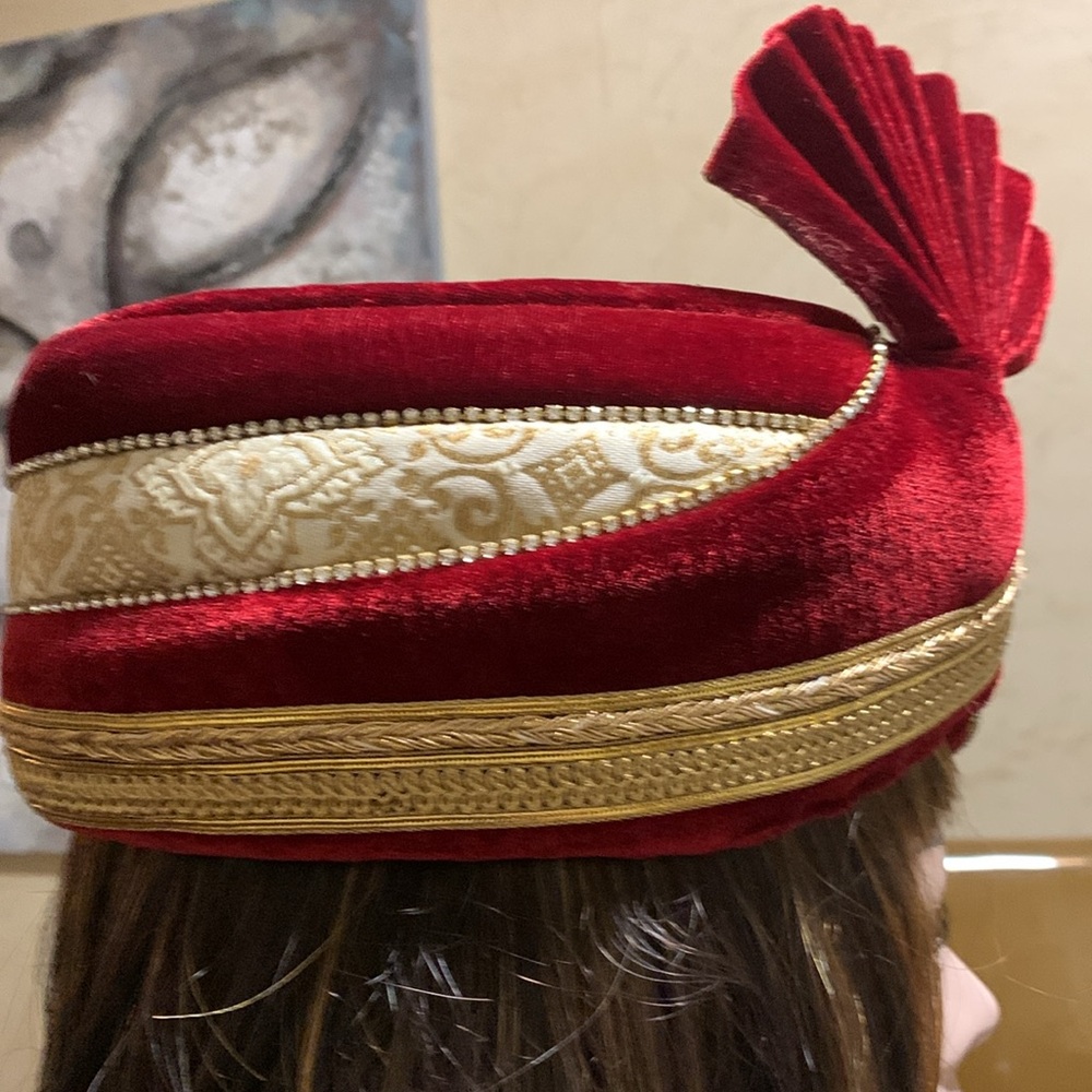 BEAUTIFUL Men’s Deep Red Velvet/ Indian groom /wedding/ turban /SAFA head piece - Picture 4 of 9